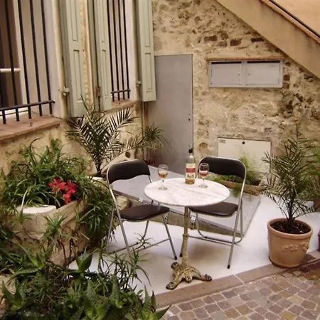 Daire A8 - 2 Bdr Duplex Remparts Heart Of Old