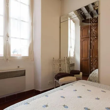 A8 - 2 Bdr Duplex Remparts Heart Of Old