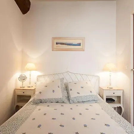 A8 - 2 Bdr Duplex Remparts Heart Of Old Apartment