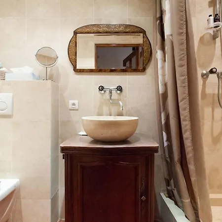 A8 - 2 Bdr Duplex Remparts Heart Of Old Apartamento *