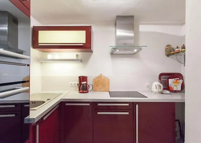 A8 - 2 Bdr Duplex Remparts Heart Of Old