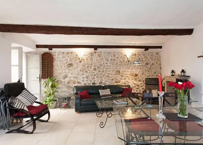 A8 - 2 Bdr Duplex Remparts Heart Of Old Antibes